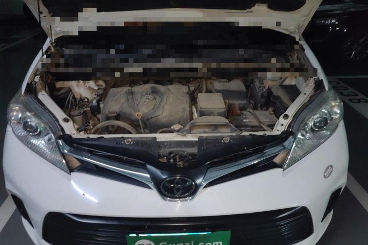 Used Toyota SIENNA  Engine Bay
