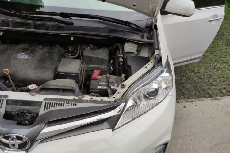 Used Toyota SIENNA  Engine Bay Left