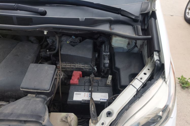 Used Toyota SIENNA 2019 3.5L Four-Wheel Drive SE Version 7-Seater – Canadian Edition Engine Bay Left