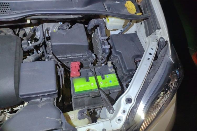 Used Toyota SIENNA  Engine Bay Left