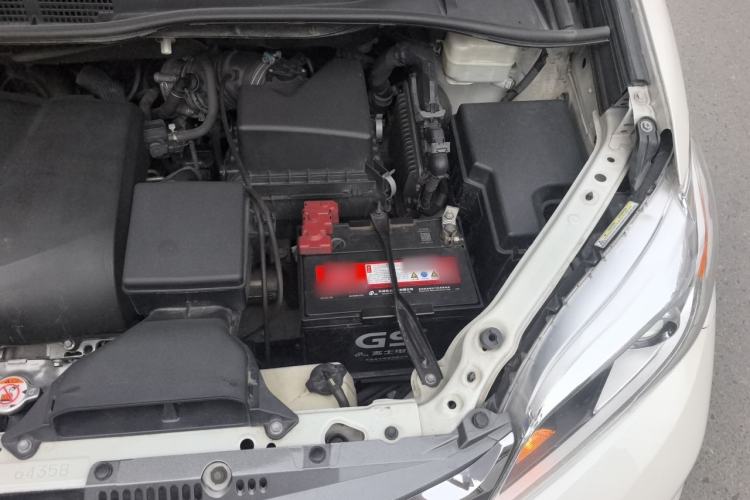 Used Toyota SIENNA  Engine Bay Left
