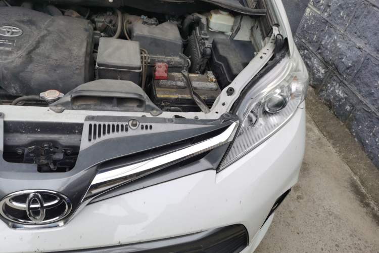 Used Toyota SIENNA  Engine Bay Left