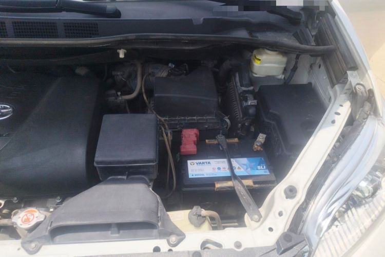Used Toyota SIENNA  Engine Bay Left
