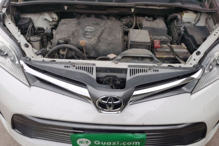 Used Toyota SIENNA  Engine Bay