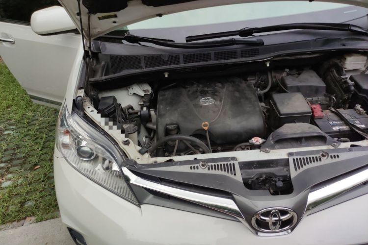 Used Toyota SIENNA  Engine Bay Right