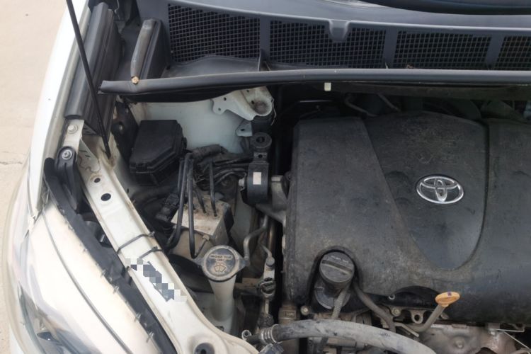 Used Toyota SIENNA 2019 3.5L Four-Wheel Drive SE Version 7-Seater – Canadian Edition Engine Bay Right