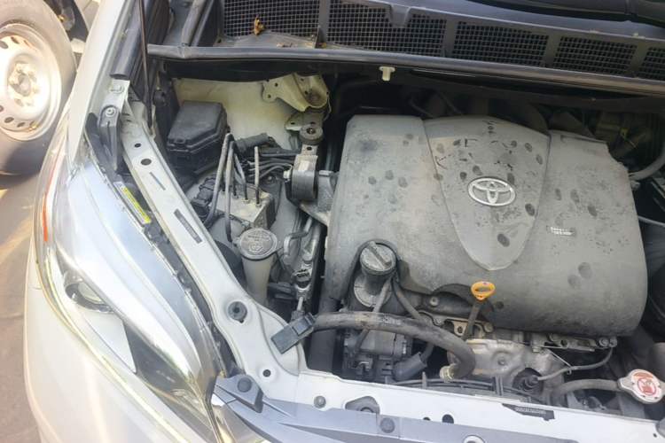 Used Toyota SIENNA  Engine Bay Right