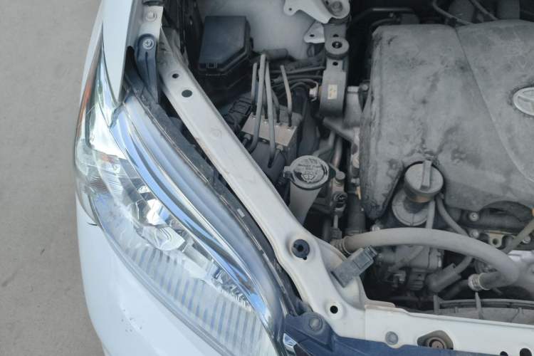 Used Toyota SIENNA  Engine Bay Right