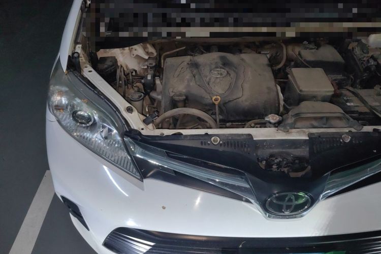 Used Toyota SIENNA  Engine Bay Right