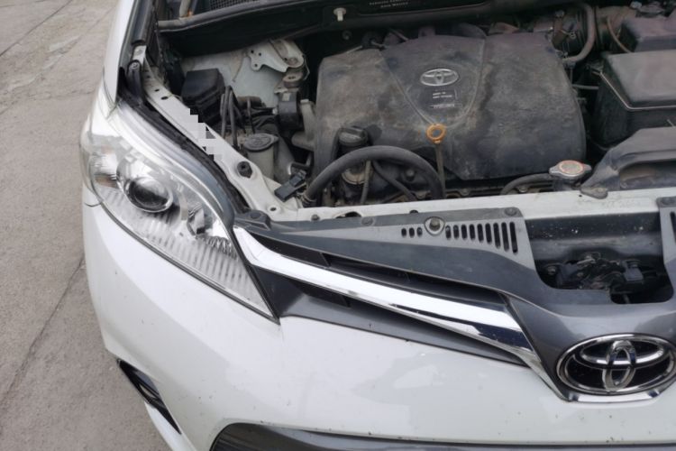 Used Toyota SIENNA  Engine Bay Right
