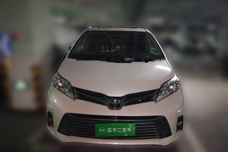 Used Toyota SIENNA 2019 3.5L Two-Wheel Drive XLE 7 Seats U.S. Specification Front