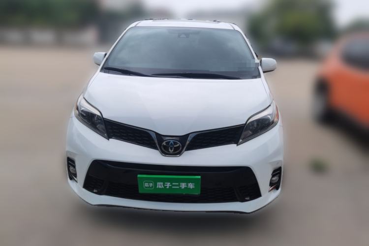 Used Toyota SIENNA 2019 3.5L Four-Wheel Drive SE Version 7-Seater – Canadian Edition Front