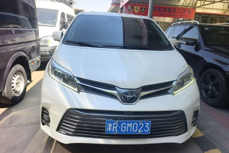 Used Toyota SIENNA  Front