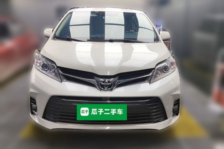 Used Toyota SIENNA 2019 3.5L Two-Wheel Drive LE Trim 7 Seats U.S. Specification Front