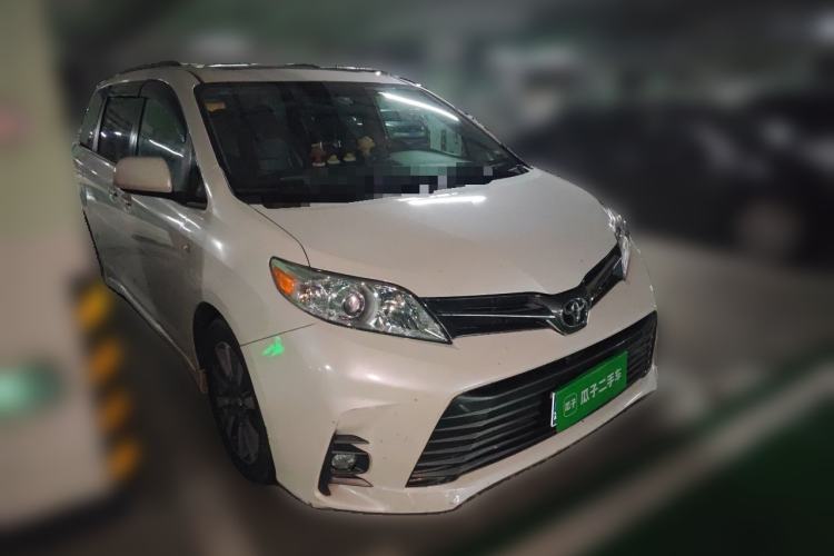 Used Toyota SIENNA 2019 3.5L Two-Wheel Drive XLE 7 Seats U.S. Specification Front Right 45 Deg