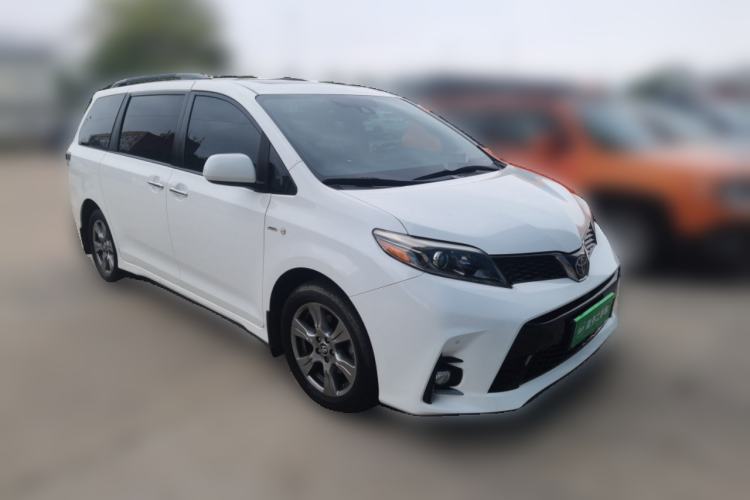 Used Toyota SIENNA 2019 3.5L Four-Wheel Drive SE Version 7-Seater – Canadian Edition Front Right 45 Deg
