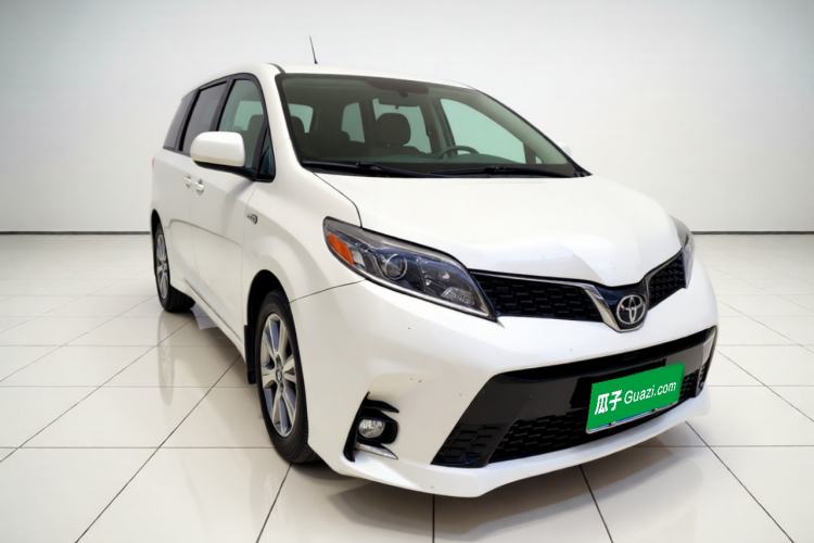 Used Toyota SIENNA 2019 3.5L Four-Wheel Drive Limited 7-Seater Canadian Version Front Right 45 Deg