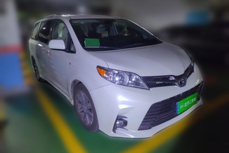 Used Toyota SIENNA  Front Right 45 Deg