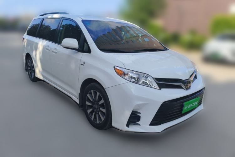 Used Toyota SIENNA  Front Right 45 Deg