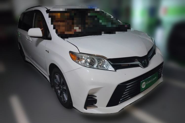 Used Toyota SIENNA  Front Right 45 Deg