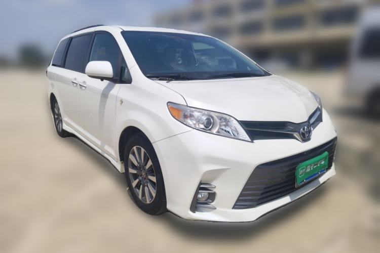 Used Toyota SIENNA  Front Right 45 Deg
