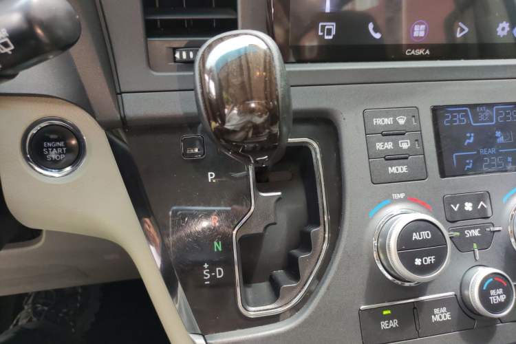 Used Toyota SIENNA  Gear Lever