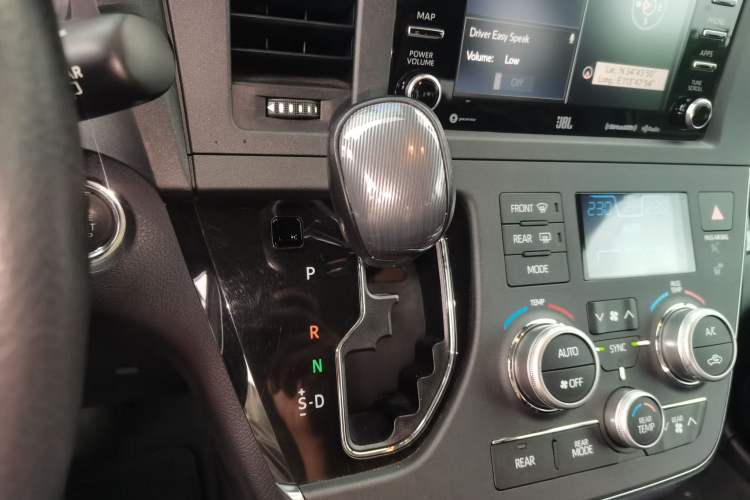 Used Toyota SIENNA 2019 3.5L Four-Wheel Drive SE Version 7-Seater – Canadian Edition Gear Lever