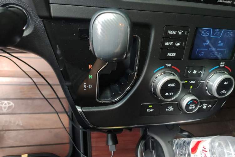 Used Toyota SIENNA 2019 3.5L Four-Wheel Drive Limited 7-Seater Canadian Version Gear Lever