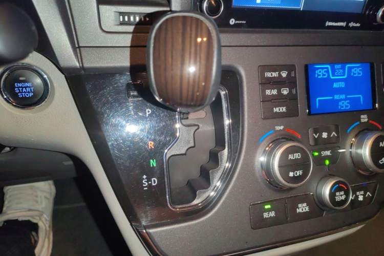 Used Toyota SIENNA  Gear Lever