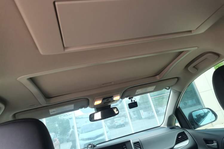 Used Toyota SIENNA 2019 3.5L Four-Wheel Drive SE Version 7-Seater – Canadian Edition Headliner