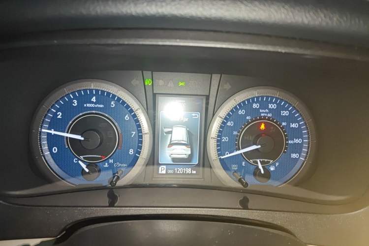 Used Toyota SIENNA 2019 3.5L Two-Wheel Drive XLE 7 Seats U.S. Specification Instrument Cluster
