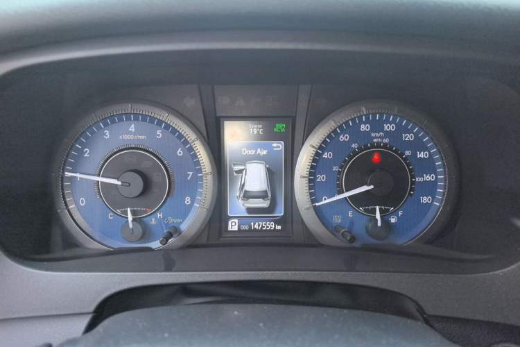 Used Toyota SIENNA  Instrument Cluster