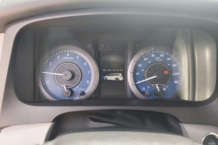 Used Toyota SIENNA  Instrument Cluster