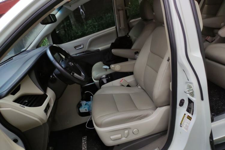 Used Toyota SIENNA  Left Front Seat