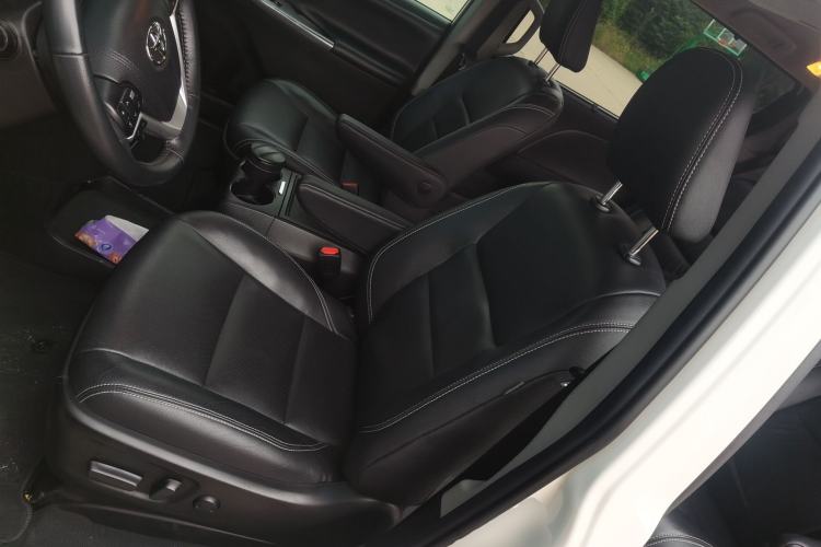 Used Toyota SIENNA 2019 3.5L Four-Wheel Drive SE Version 7-Seater – Canadian Edition Left Front Seat