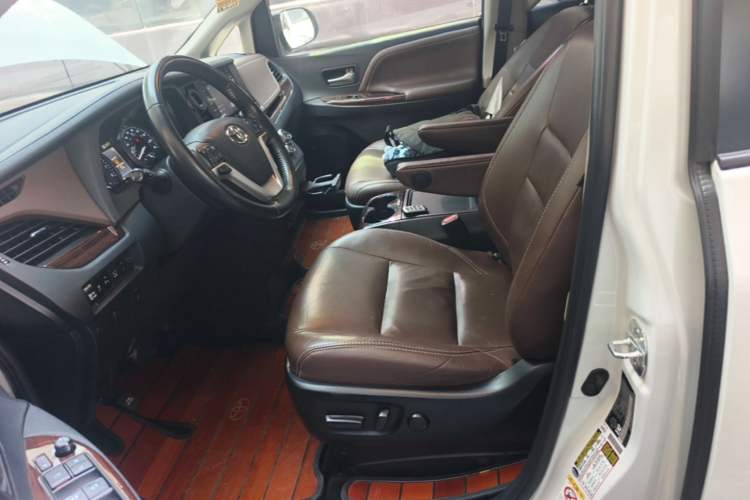 Used Toyota SIENNA  Left Front Seat