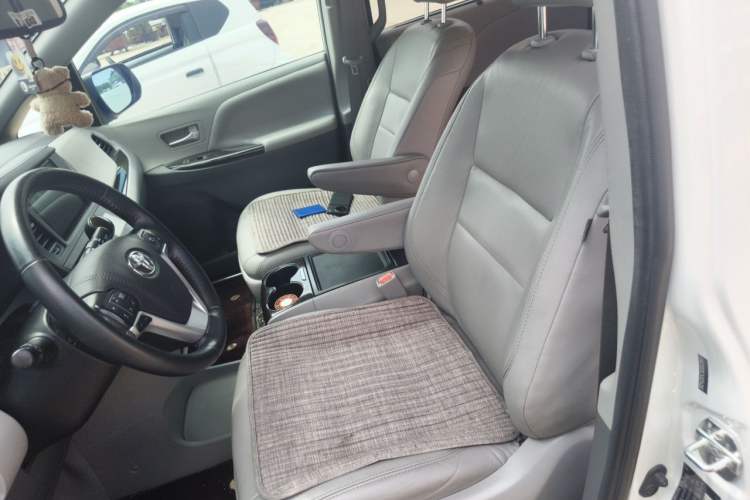 Used Toyota SIENNA  Left Front Seat