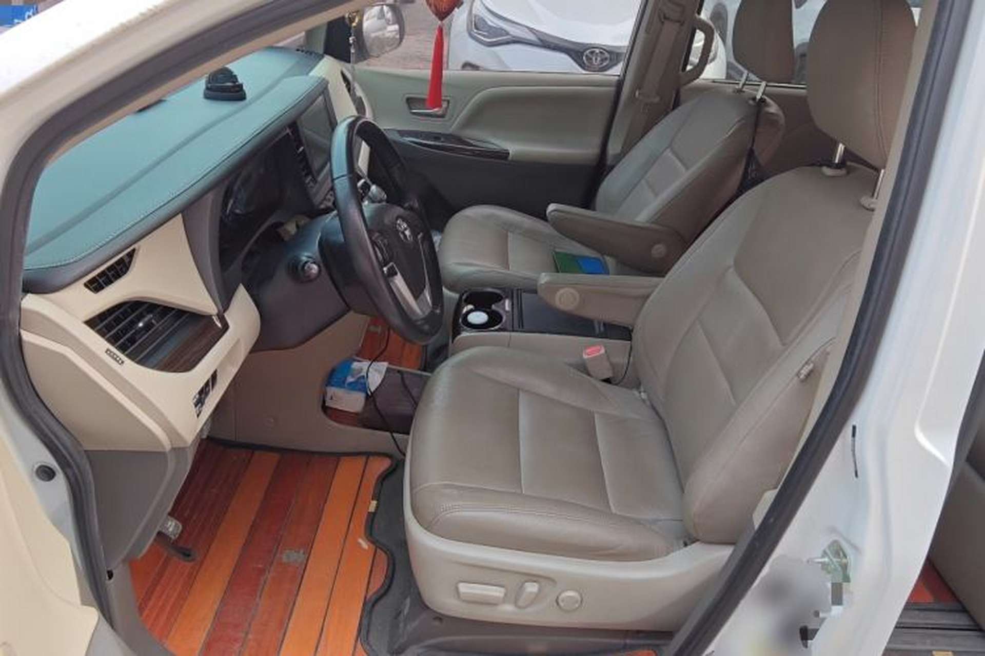 Used Toyota SIENNA  Left Front Seat