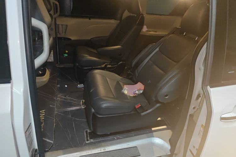 Used Toyota SIENNA 2019 3.5L Two-Wheel Drive XLE 7 Seats U.S. Specification Left Rear Seat