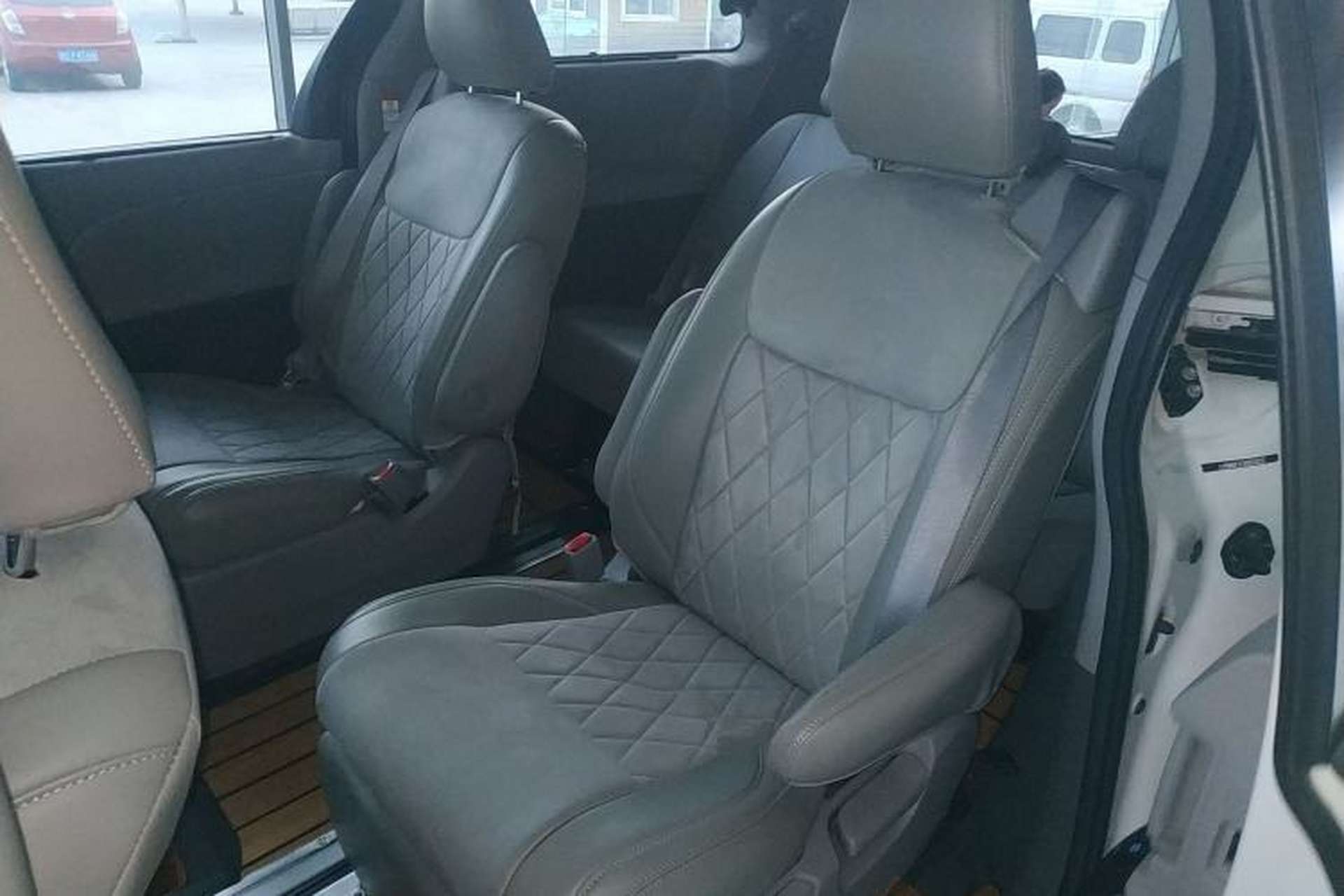 Used Toyota SIENNA 2019 3.5L Two-Wheel Drive LE Trim 7 Seats U.S. Specification Left Rear Seat