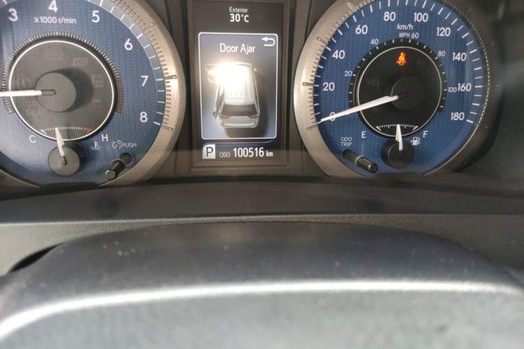 Used Toyota SIENNA  Odometer Close Up