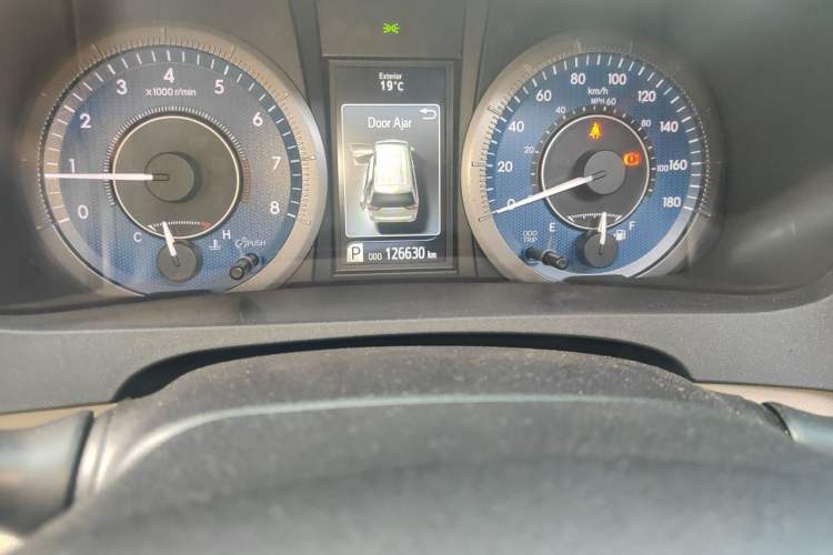 Used Toyota SIENNA  Odometer Close Up