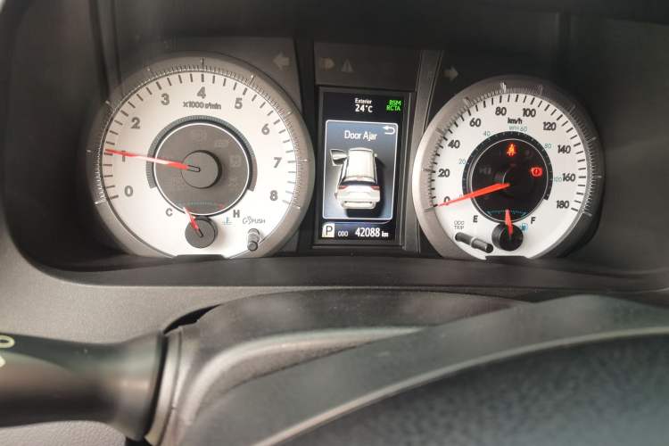 Used Toyota SIENNA 2019 3.5L Four-Wheel Drive SE Version 7-Seater – Canadian Edition Odometer Close Up