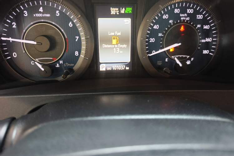 Used Toyota SIENNA  Odometer Close Up