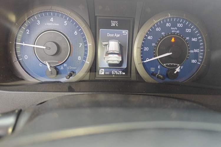 Used Toyota SIENNA  Odometer Close Up