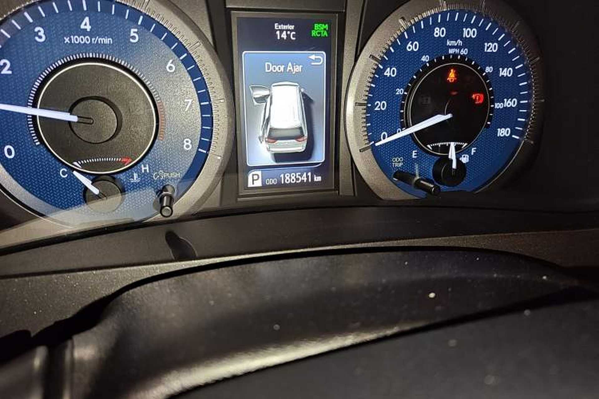 Used Toyota SIENNA 2019 3.5L Four-Wheel Drive Limited 7-Seater Canadian Version Odometer Close Up
