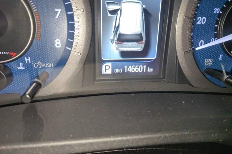 Used Toyota SIENNA  Odometer Close Up