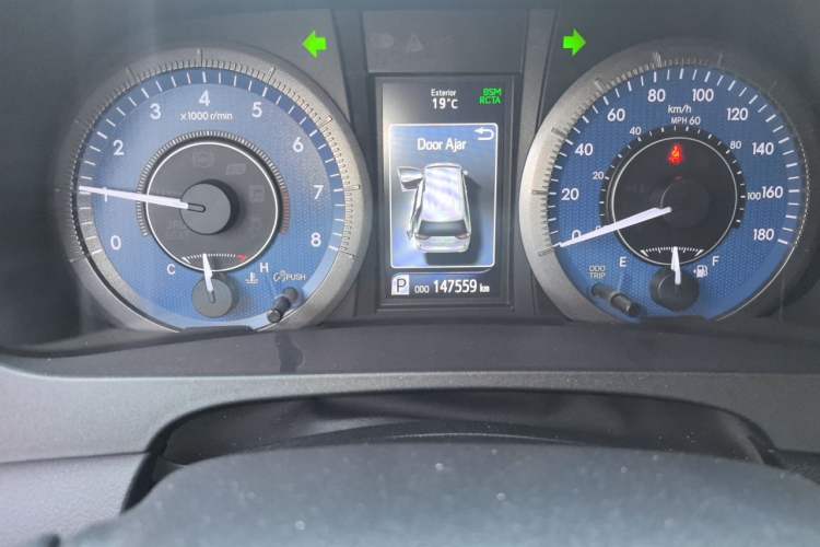 Used Toyota SIENNA  Odometer Close Up