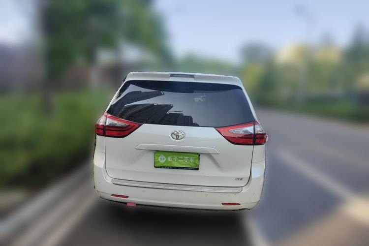 Used Toyota SIENNA  Rear