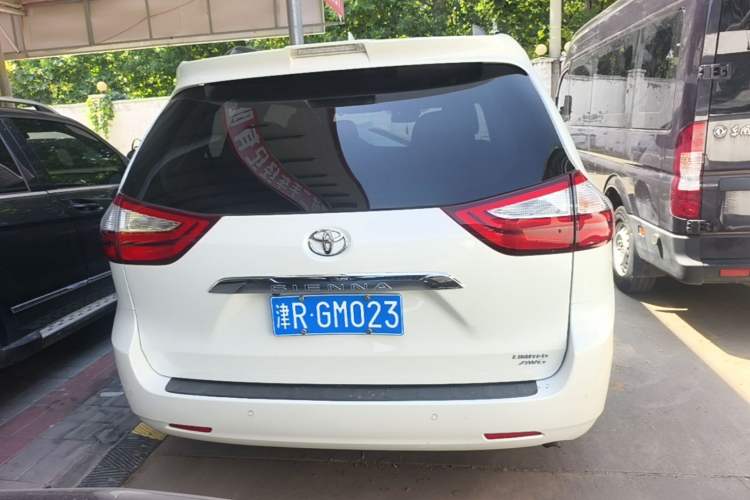 Used Toyota SIENNA  Rear